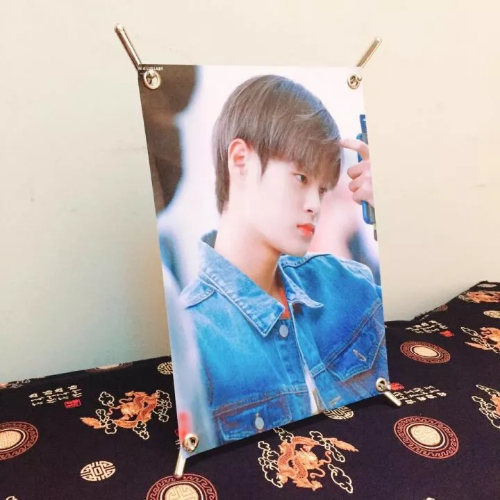 STANDEE CHỮ X MINI NHỰA ĐỂ BÀN SIZE A4