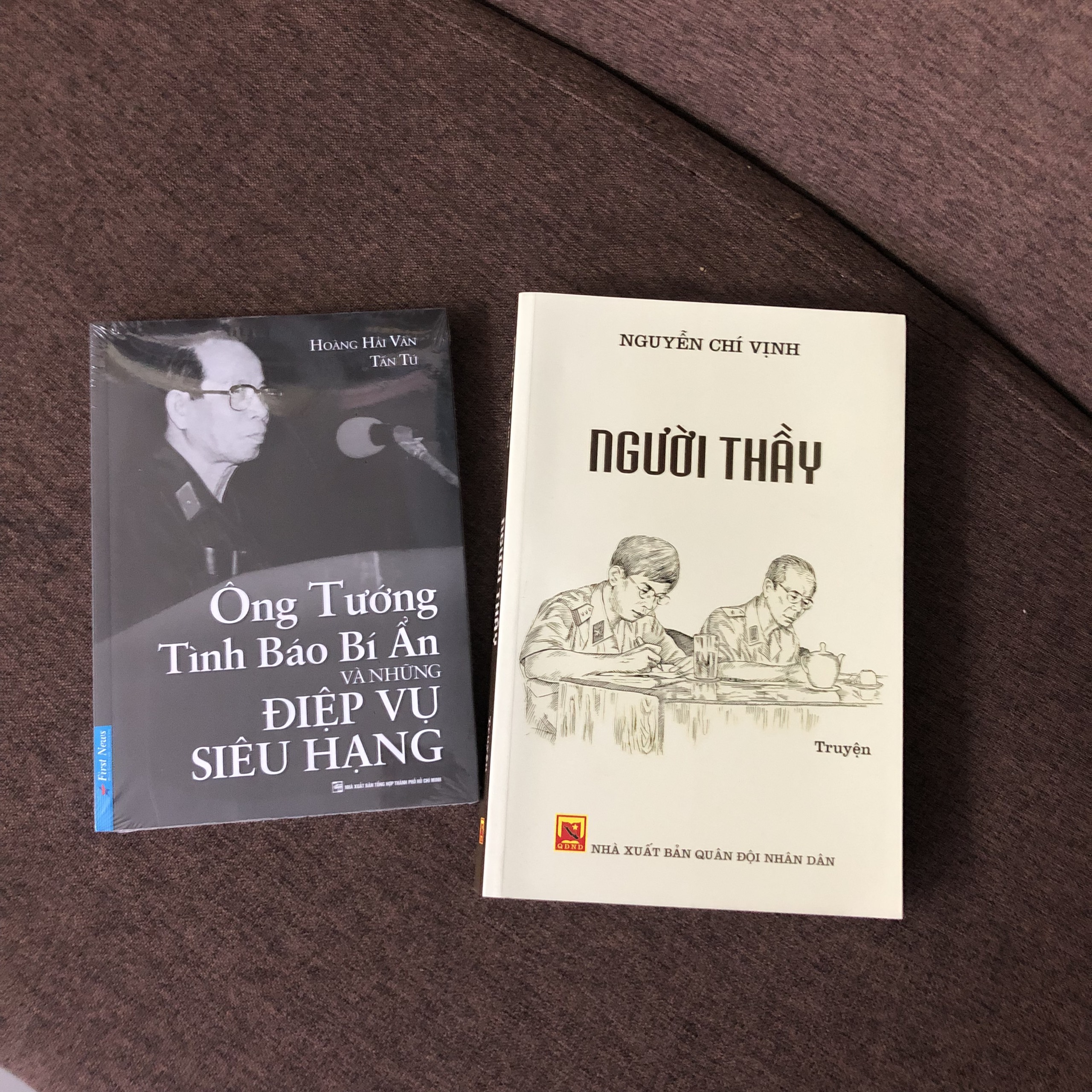 Bộ sách về tướng tình báo "ông Ba Quốc": Thiếu tướng tình báo Đặng Trần Đức: Ông Tướng Tình Báo Bí Ẩn Và Những Điệp Vụ Siêu Hạng (Hoàng Hải Vân) + Người Thầy (Nguyễn Chí Vịnh)