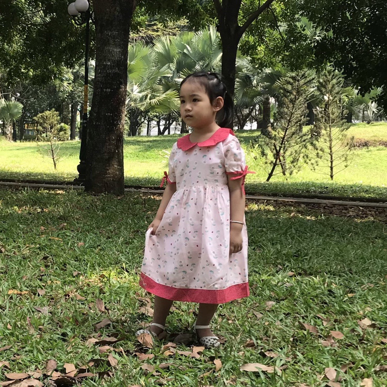 G00000106 Đầm lễ hội bé gái, tùng xòe, cổ sen màu đỏ điệu đà cho bé từ 2 tuổi