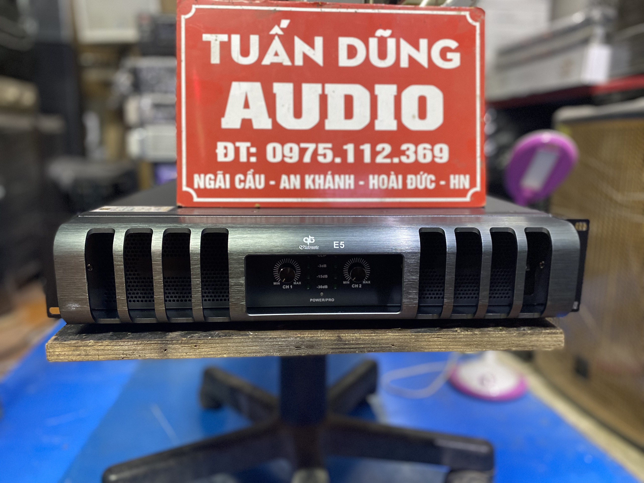 Main đẩy công suất QT Acoustic E5 - 32 sò, nguồn xuyến siêu khủng - Hàng chính hãng