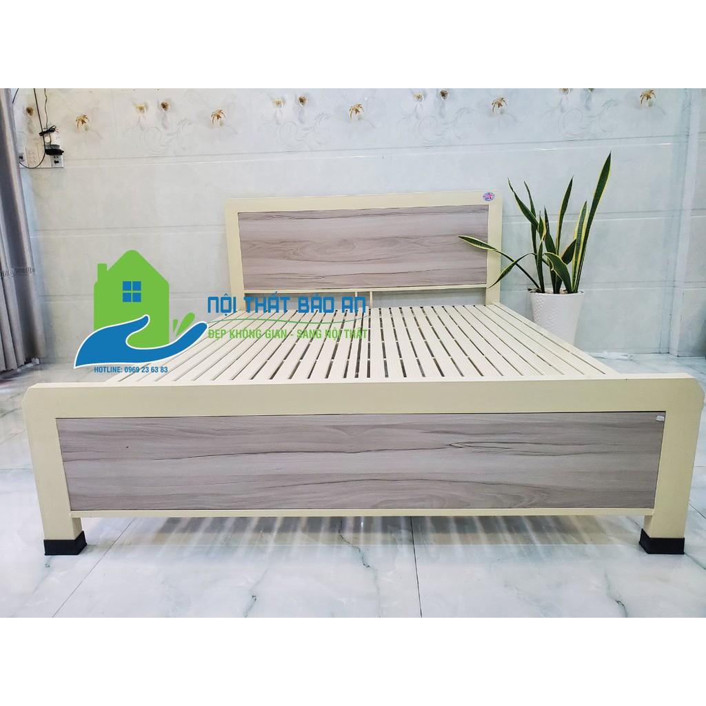 Giường sắt kiểu gỗ kích thước ngang 1M8 dài 2M – GS45 mẫu đơn giản, tiện dụng, dễ dàng tháo ráp di chuyển.