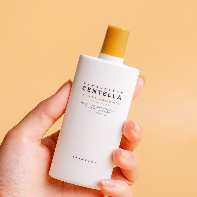 Kem chống nắng Skin1004 Madagascar Centella Air-fit Suncream Plus 50ml