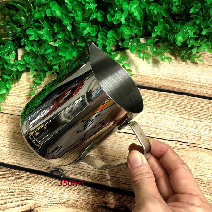 Ca đánh sữa INOX 304. Dụng cụ PHA CHẾ đánh sữa tạo ra tách LATTE, CAPPUCCINO nghệ thuật. Nhiều SIZE với dung tích 350, 600, 1000, 1500 và 2000ml