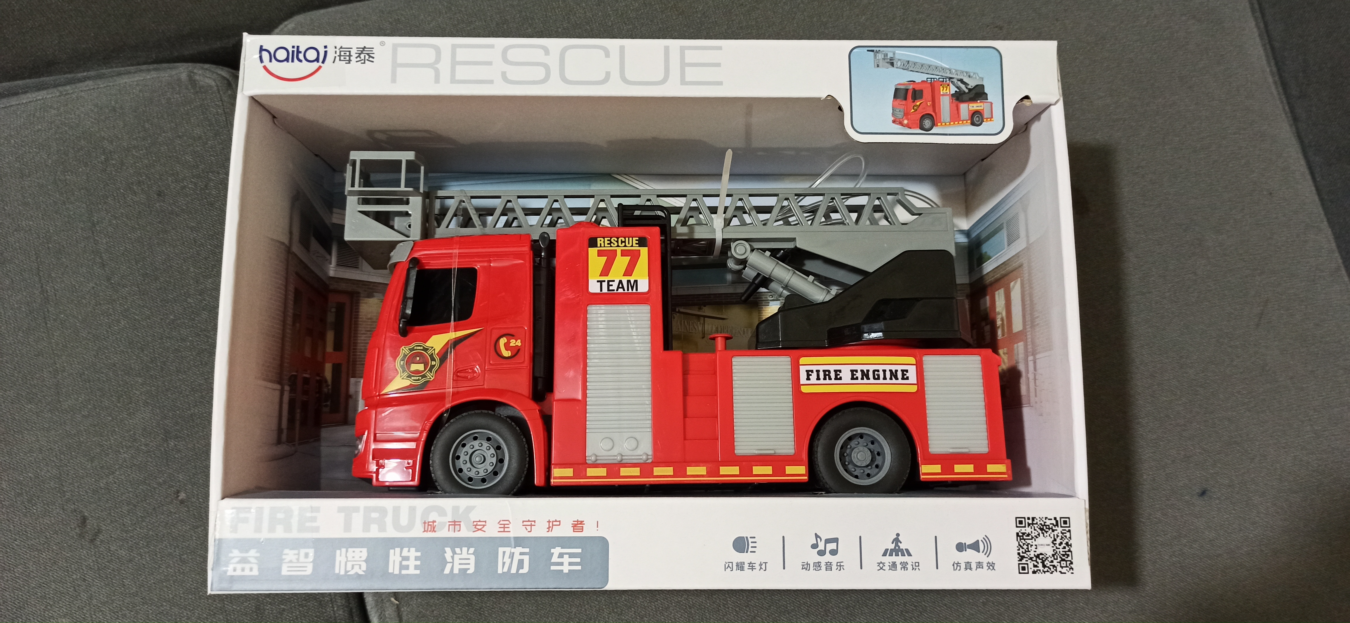 Xe cứu hoả chạy đà có đèn nhạc phun nước cho bé