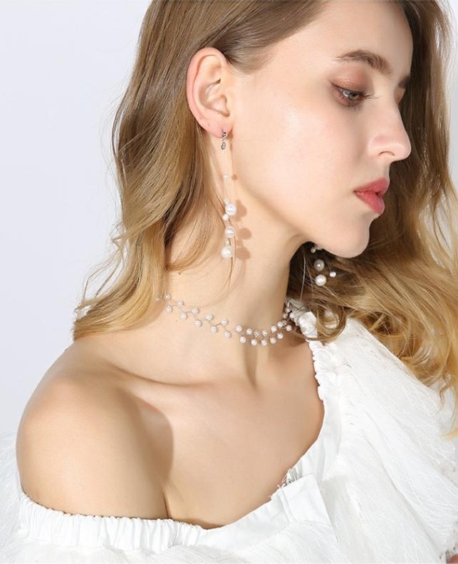 Vòng cổ choker đính hạt trắng sành điệu