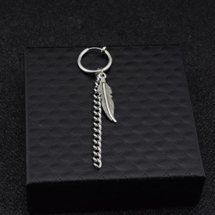 Khuyên tai Jungkook chiếc lá