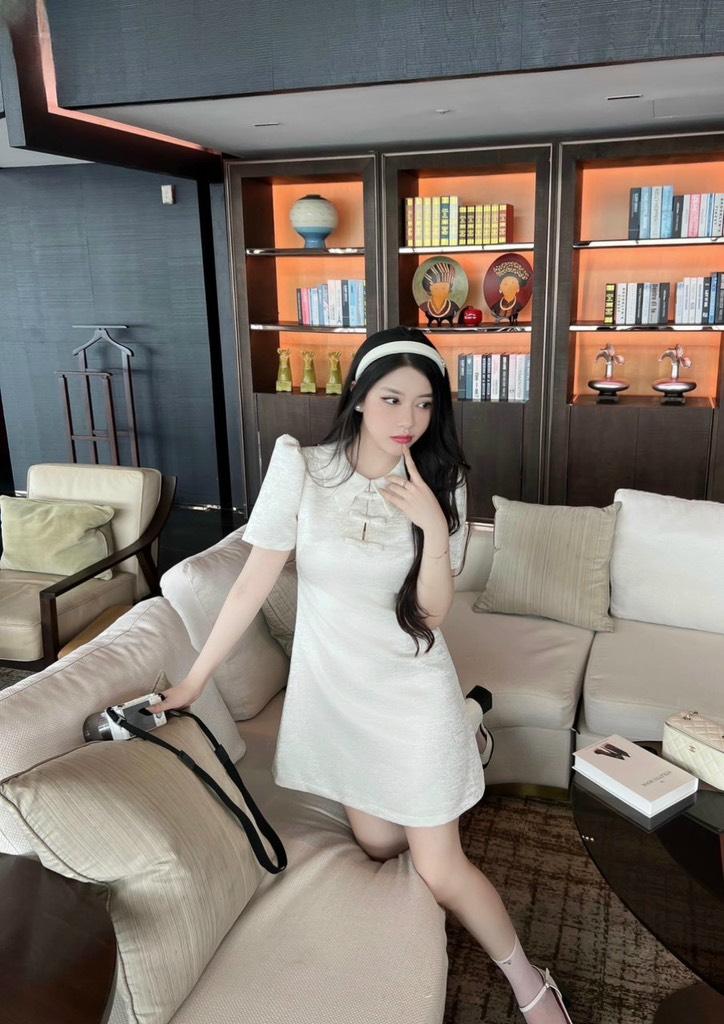 Đầm xoè tafta vân đá cổ bèo