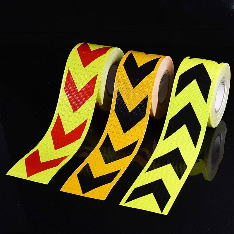 Cuộn Phản Quang khổ rộng 10 cm x 25 mét, Cảnh Báo An Toàn Hình Mũi Tên Dùng Dán Xe Ô tô, Thùng Xe Tải, An Toàn, chất liệu PVC Chống Thấm Nước - Mũi Tên Vàng Đen - Mai Lee