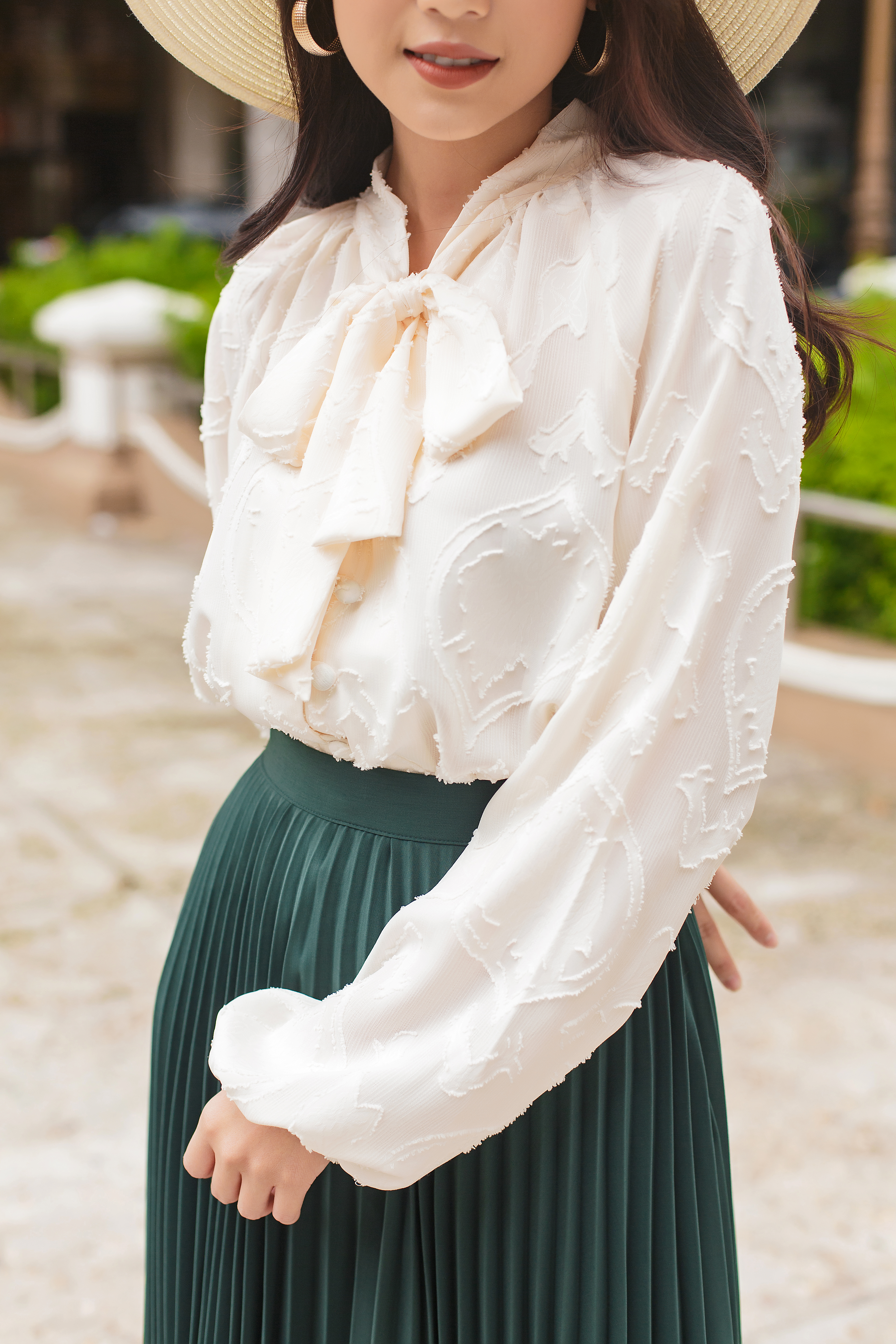 Áo tay phồng nơ cổ