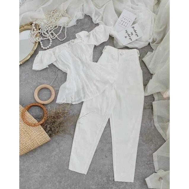 Set áo trắng bẹt vai với quần baggy