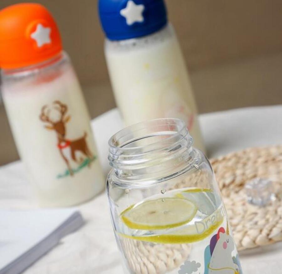 600ML Di Động Nước Thể Thao Có Ống Hút Hình Hoạt Hình Trẻ Em Uống Uống Nước Trẻ Em Bình Sữa Trẻ Em Ấm Siêu Tốc Có Túi Đựng