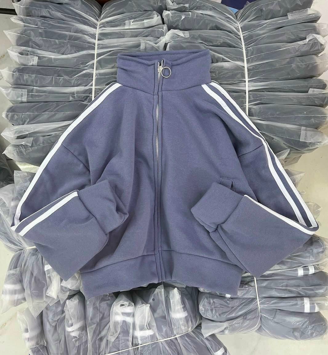 Áo khoác nỉ ngoại bông qc form lửng rộng cánh dơi tay phồng &quot; LỬNG KHÓA SẮT TAY SỌC &quot;, Áo Khoác Lửng Nỉ Sọc Tay Phòng Cánh Dơi Mịn Mát, Áo Khoác Nỉ cánh dơi Unisex Mũ Dây Rút Chạy Sọc 3 Màu, Áo khoác 3 sọc nỉ hàn cực đẹp