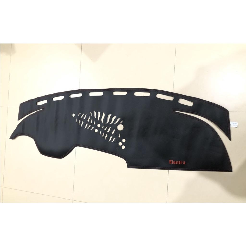 Thảm taplo Elantra 2023+ da vân cacbon hàng cao cấp loại 1