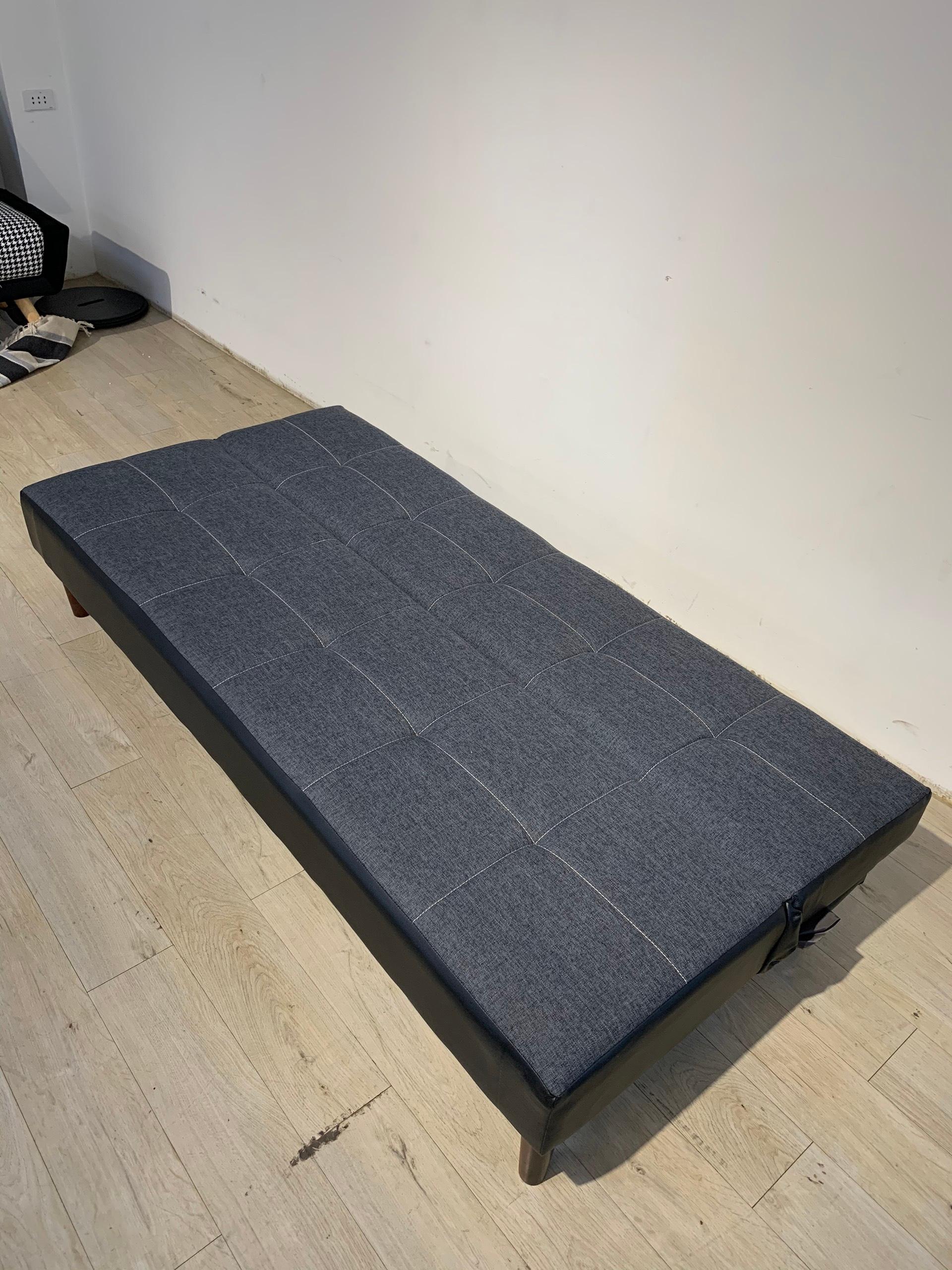 Sofa bed Juno sofa chân gỗ màu xám, đỏ, xanh lá