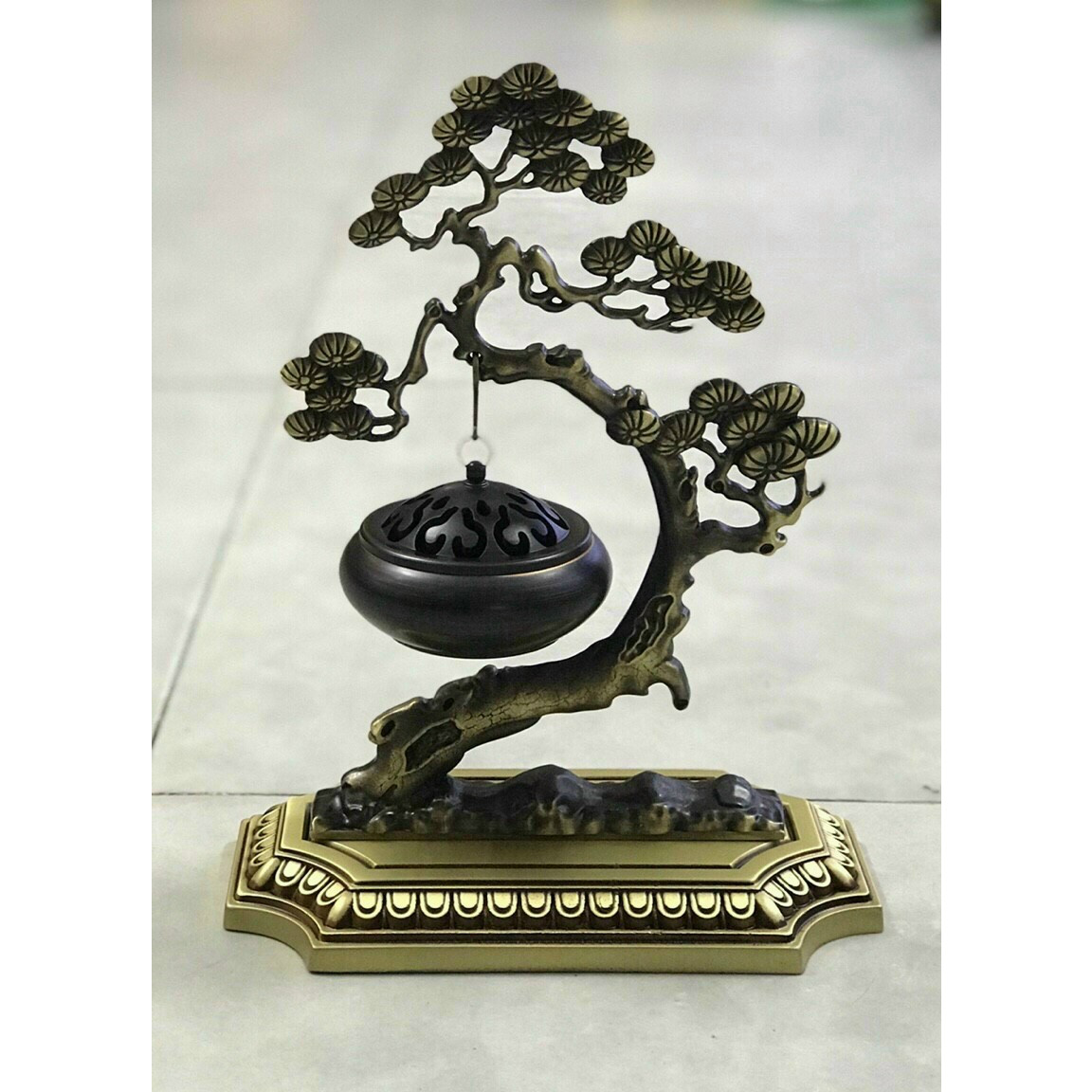 Trang trí để bàn - Xông trầm cây tùng (kt 29x24cm)