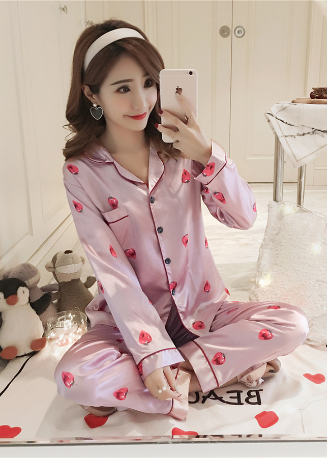 Bộ đồ mặc nhà nữ phi lụa hoạ tiết trái dâu cực xinh CDANP13