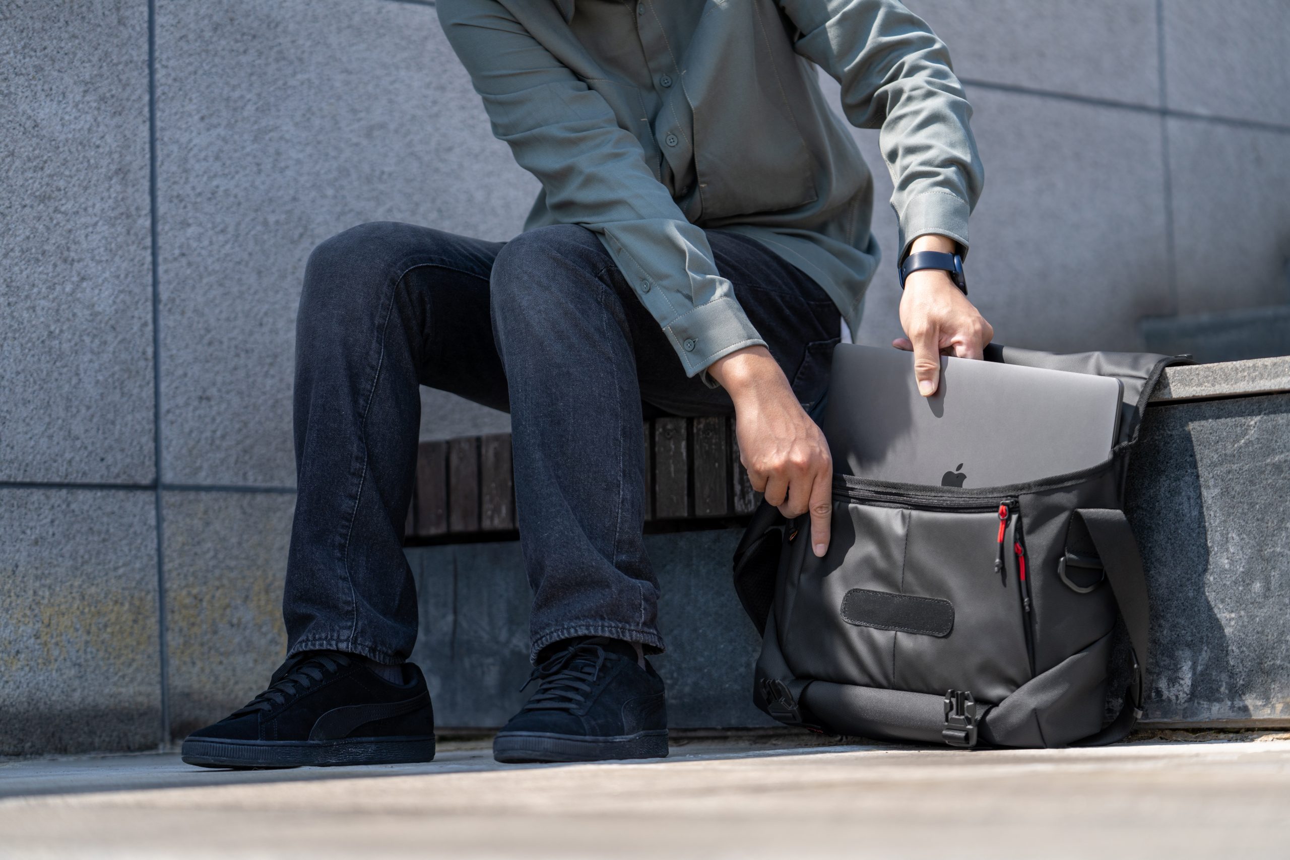 Túi Đeo Vai Tomtoc Premium Messenger Bag Commuting & Travel - H52