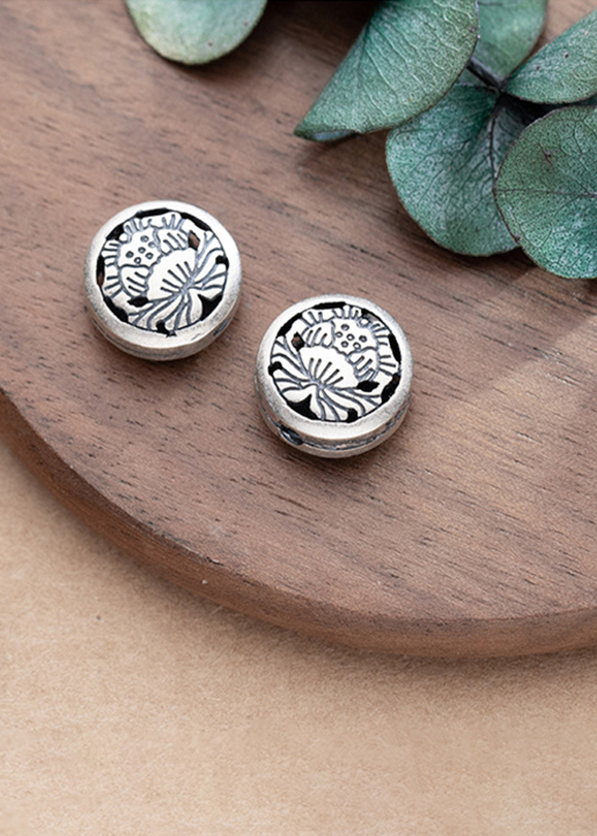 Combo 2 cái charm bạc hình tròn hoa sen xỏ ngang - Ngọc Quý Gemstones