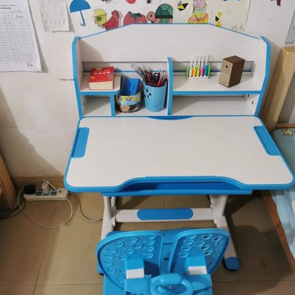 Bộ bàn ghế học sinh thông minh SMLIFE Jasper 80cm - BK306 - Xanh | Bàn: 80cm x 59cm x 52-76cm (mặt bàn nâng hạ) | Ghế nâng hạ