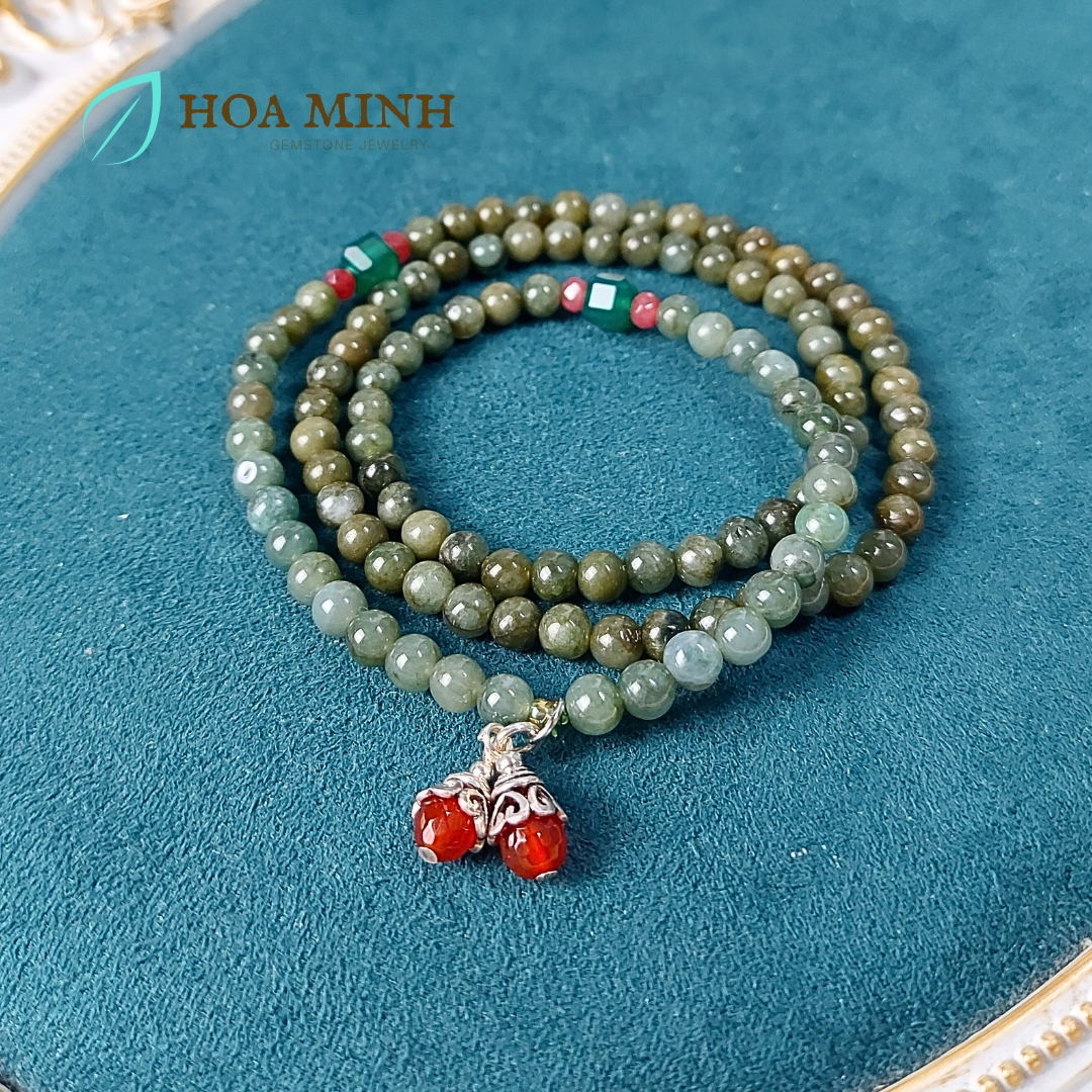 Vòng tay chuỗi 108 hạt Cẩm Thạch dầu theo dải màu size 5.6 li phối thạch anh xanh vuông, bánh xe mã não hồng cắt giác và charm bạc bọc mã não đỏ