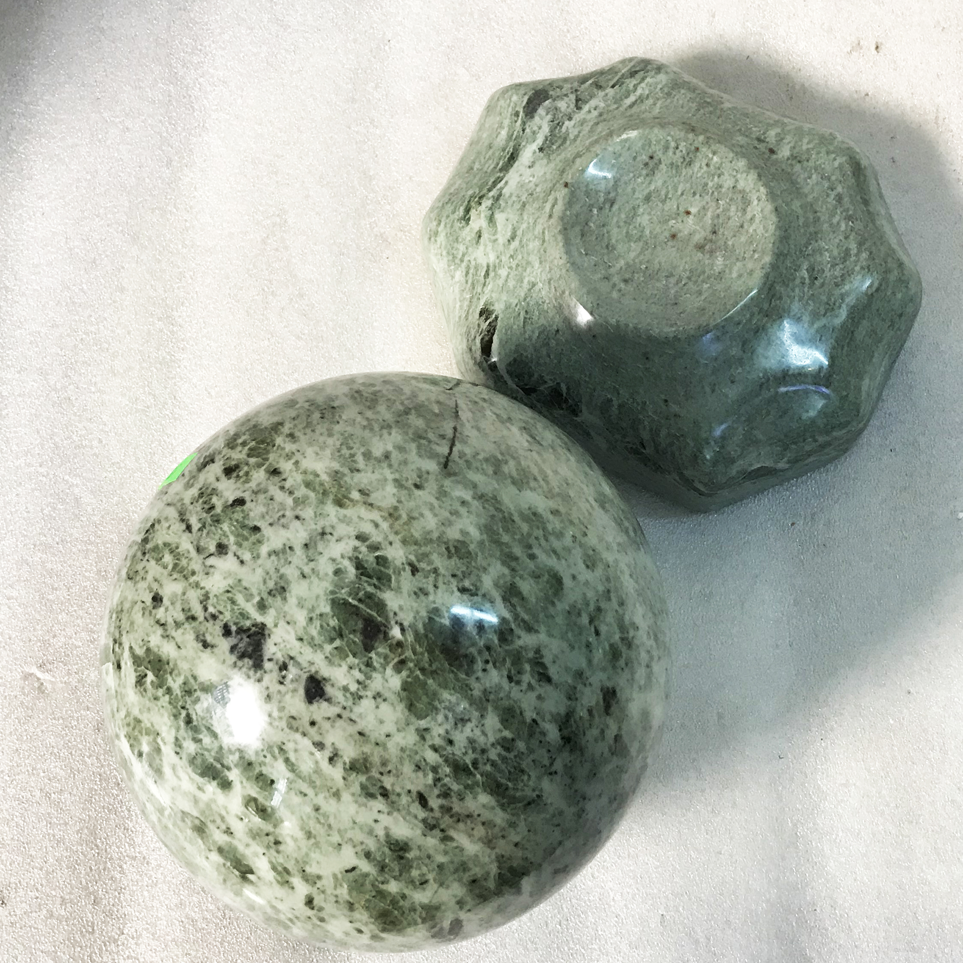 Trái cầu phong thủy màu xanh ngọc serpentine đường kính 20 cm nặng 15 kg đá tự nhiên cho người mệnh Hỏa và Mộc phongthuymenhhoa