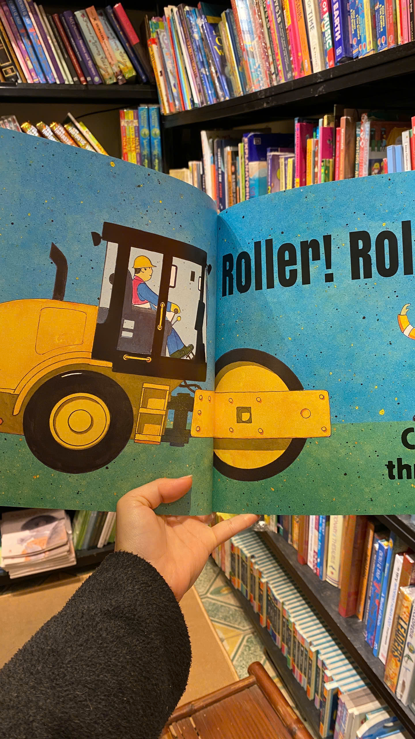 Sách - Dig, Dump, Roll by Sally Sutton | Children's English Picture Book