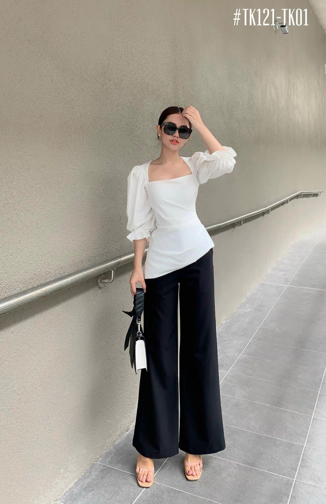 Áo trắng lệch tà cổ vuông thanh lịch, sang trọng