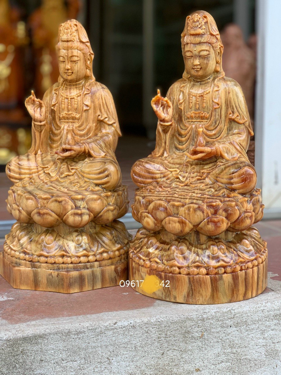 Tượng phật bà quan âm bồ tát bằng gỗ huyết long kt cao 30×17×17cm