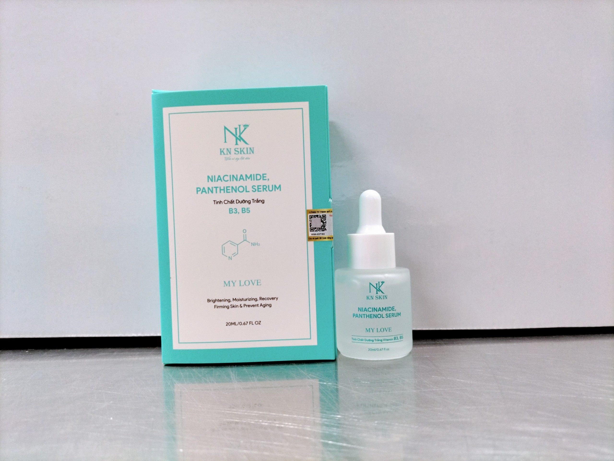 SERUM dưỡng căng bóng vitamin A-HA-B5 B3 giúp da căng bóng sau 1 đêm sử dụng. Sản phẩm rất cần thiết cho làn da khô da tái tạo và phù hợp với tất cả mọi loại da nhạy cảm