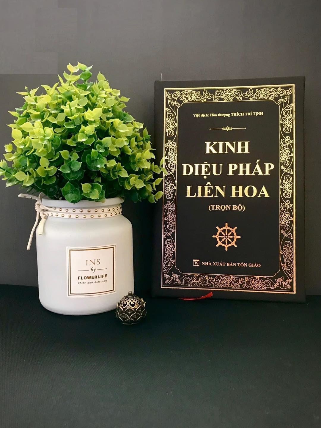 DIỆU PHÁP LIÊN HOA
