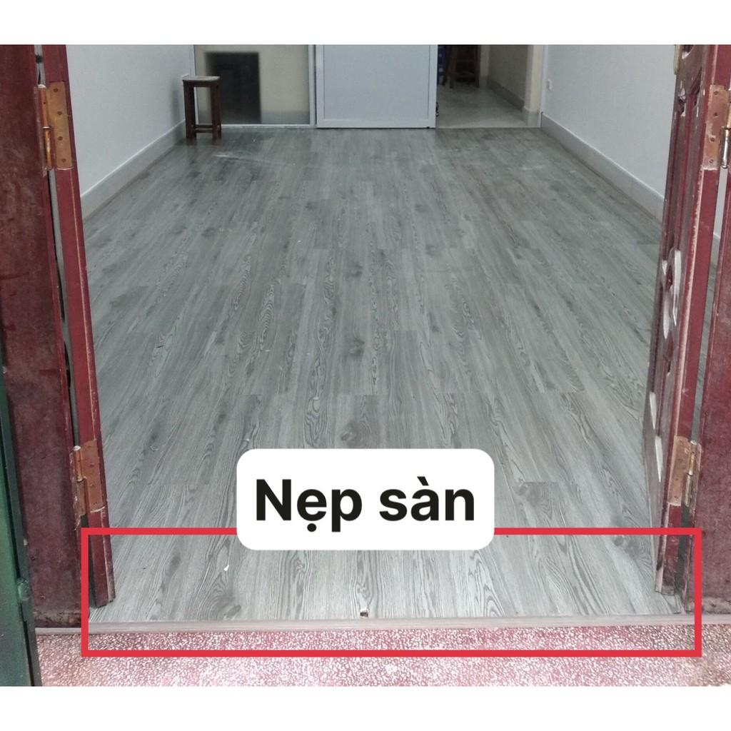 1 TẤM SÀN NHỰA GIẢ GỖ keo sẵn 2mm x 16cm x 92cm (HN &amp; HCM)