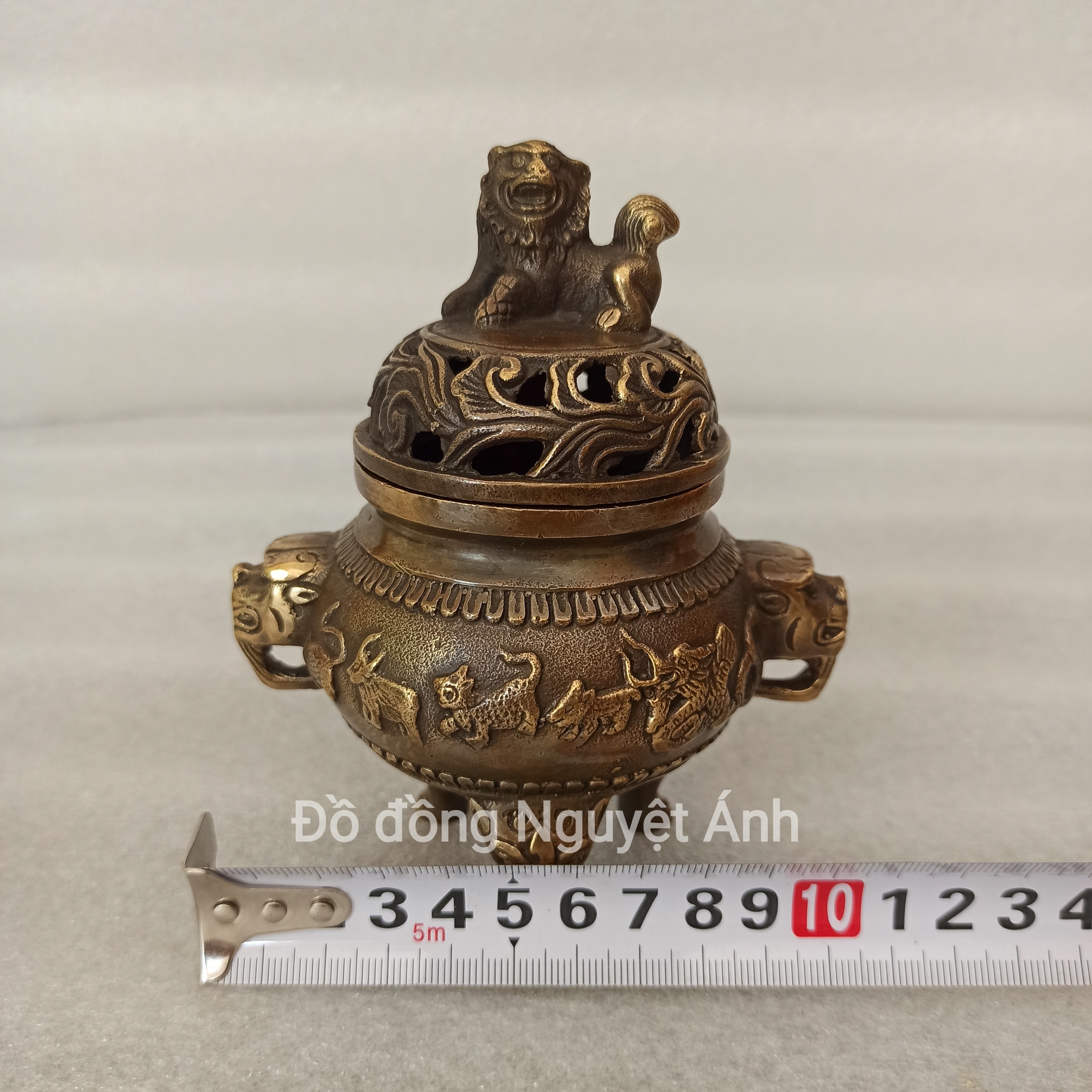 Lư đồng xông trầm, lư đốt trầm bằng đồng đúc liền khối hoa văn 12 con giáp màu nâu giả cổ - Đồ đồng Nguyệt Ánh