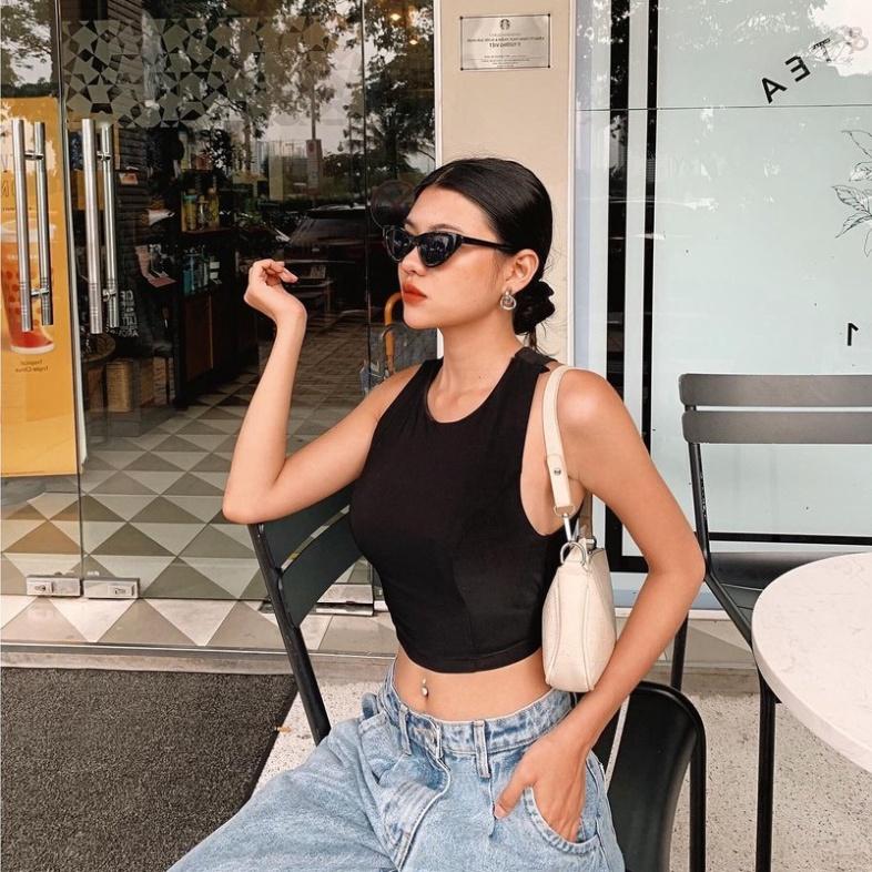 QUẢNG CHÂU Áo croptop chéo lưng, thắt nơ, cổ tròn, sát nách mang lại vẻ ngoài trẻ trung, năng động, cá tín