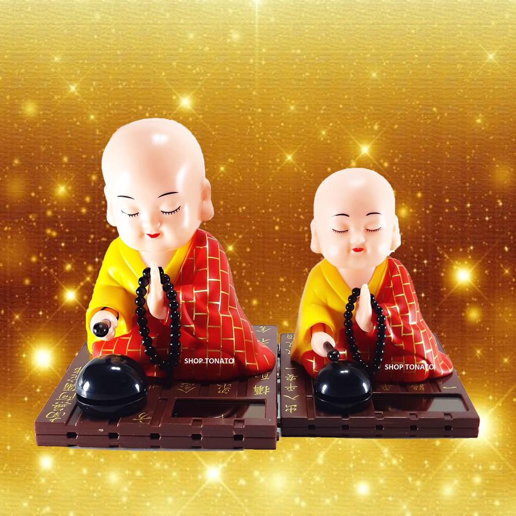 Tượng may mắn Thầy Chùa Gõ Mỏ Tụng Kinh trang trí xe hơi, phong thủy, bàn làm việc năng lượng mặt trời Chú tiểu gõ mỏ