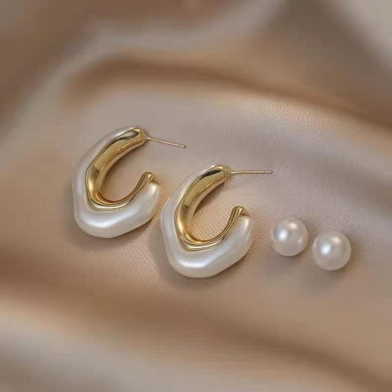 Khuyên tai nữ phong cách Hàn Quốc thiết kế C lượn sóng đính trai cao cấp Reina