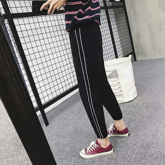 Quần Jogger Nữ 2 Sọc Nhỏ Ống Suông