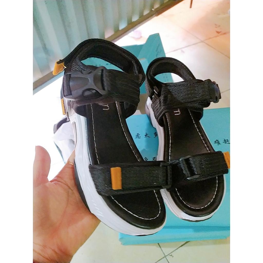 Sandal nữ 3 quai dán hoa cúc nổi đế bằng cao su mềm T283