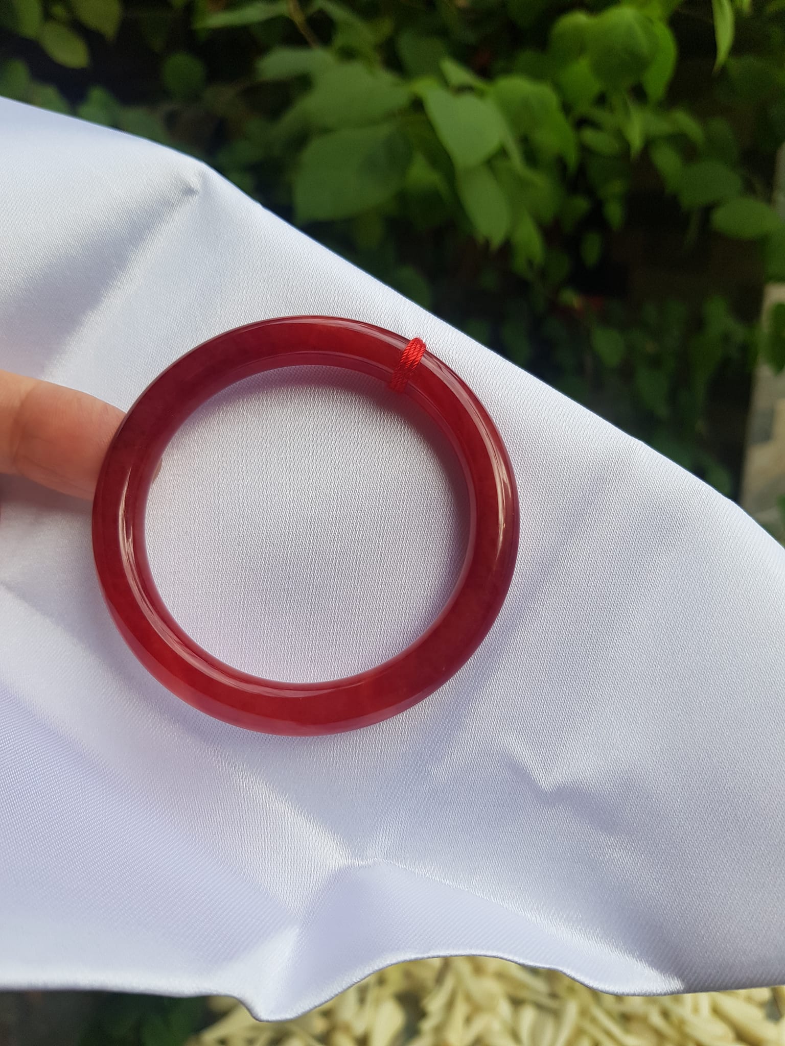 Vòng Cẩm Thạch Đỏ đẹp I Size 49mm Vòng tay đỏ đỏ đậm đẹp đeo lên may mắn chuẩn hợp Nữ mệnh Hỏa mệnh Thổ ạ Nữ cân nặng 45kg -> 51kg đeo vừa tay đẹp xinh tay ạ