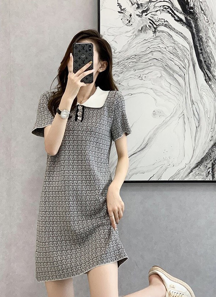 Đầm len suông cổ bẻ