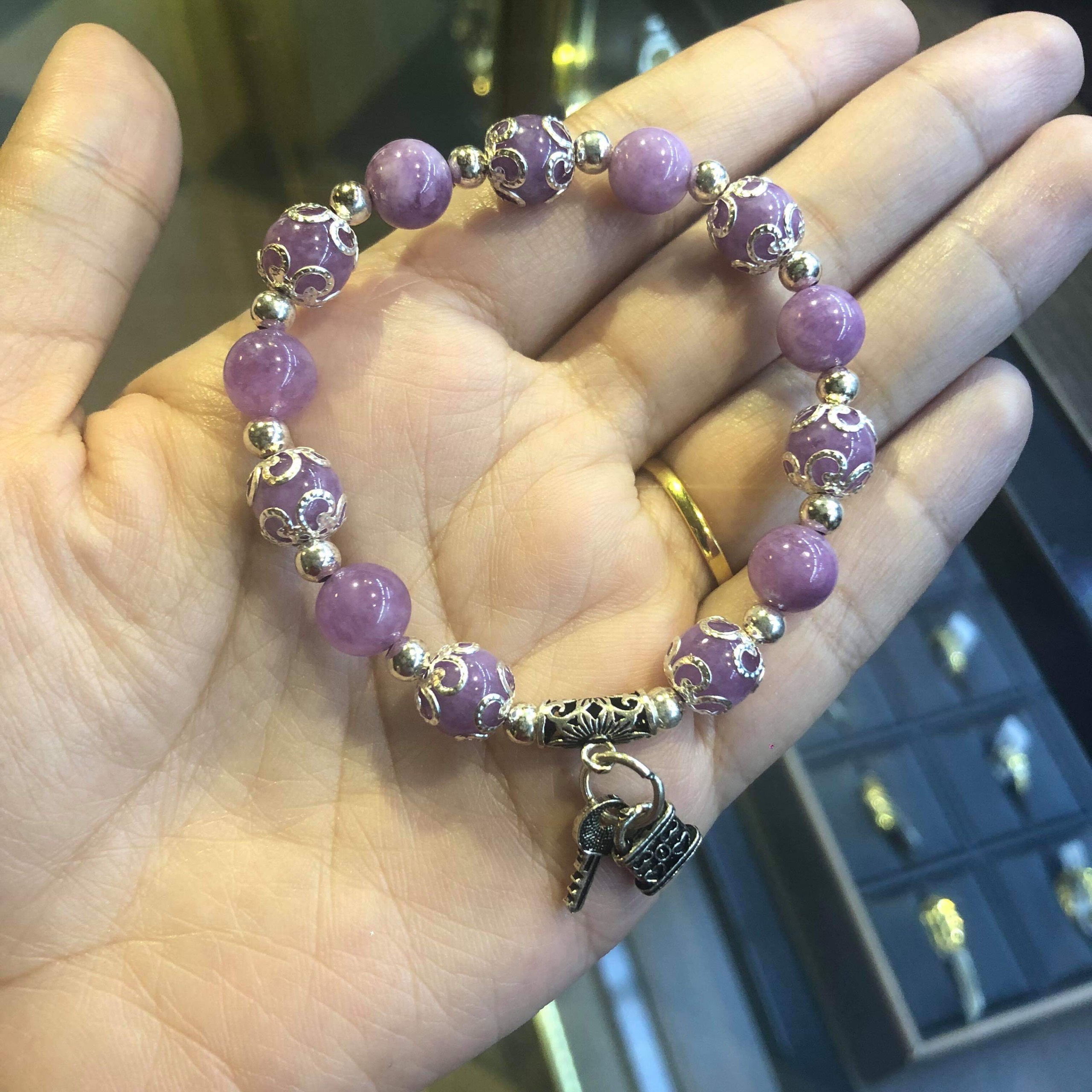 Vòng Đá Thạch Anh Tím Vân 8 Ly Charm Khóa Tình Yêu