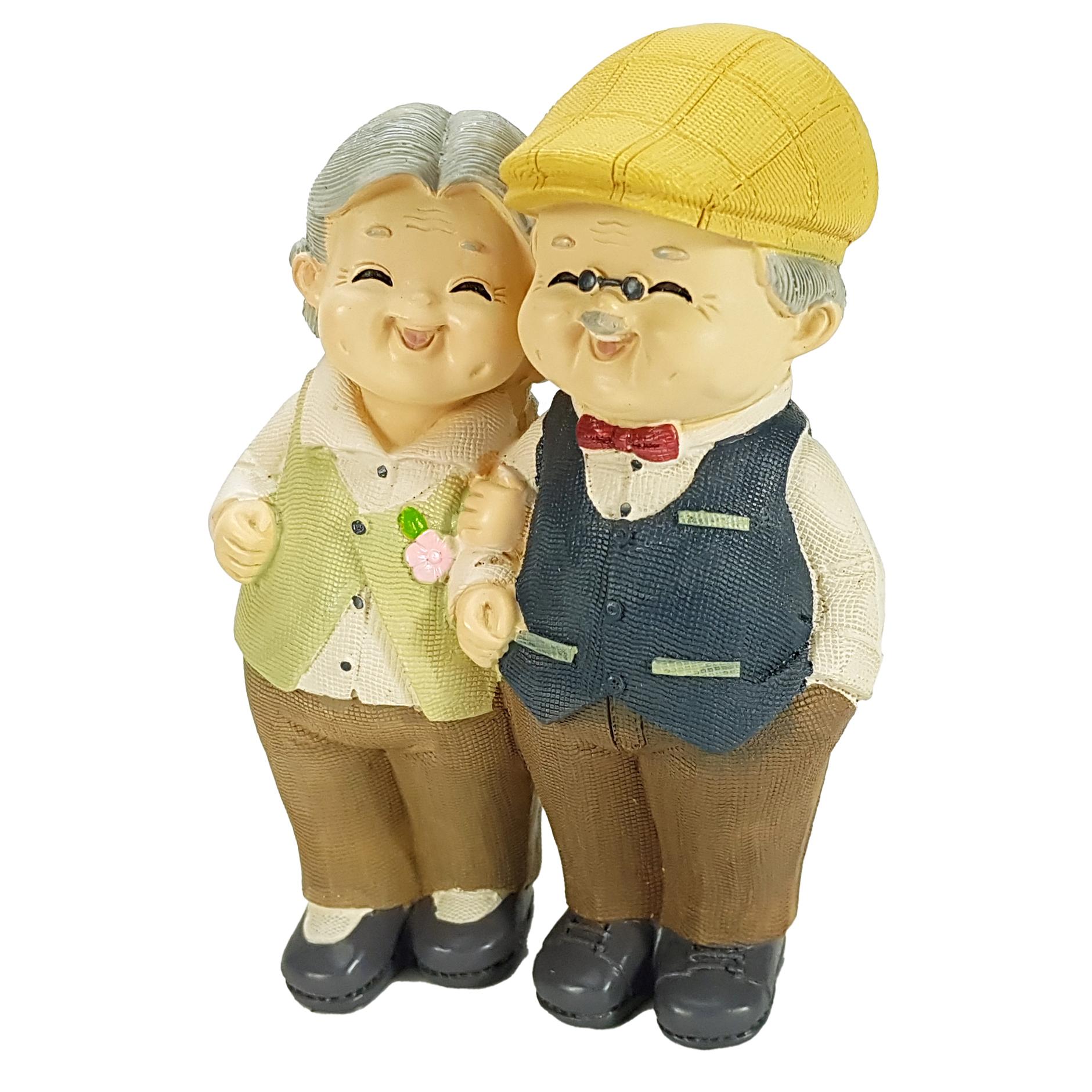 Tượng Ông Bà Đi Dạo