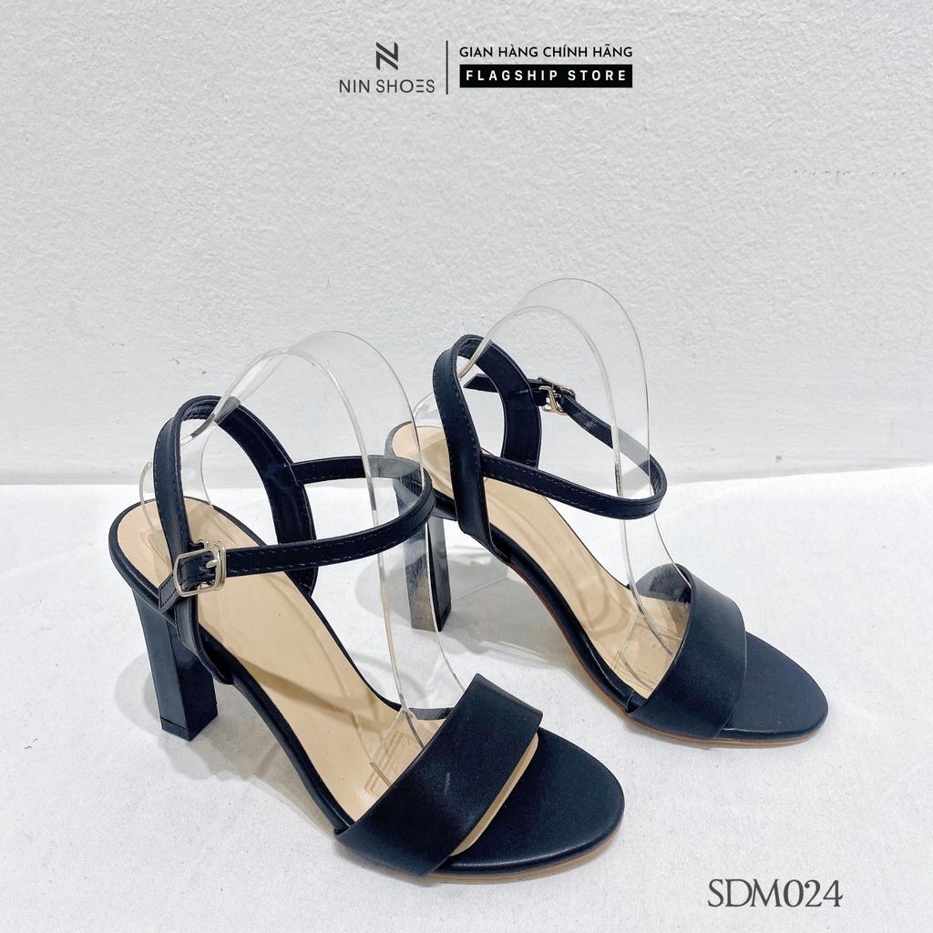 Giày sandal nữ Ninshoes - Sandal mũi tròn quai to cài ngang chân gót trụ vuông 7p