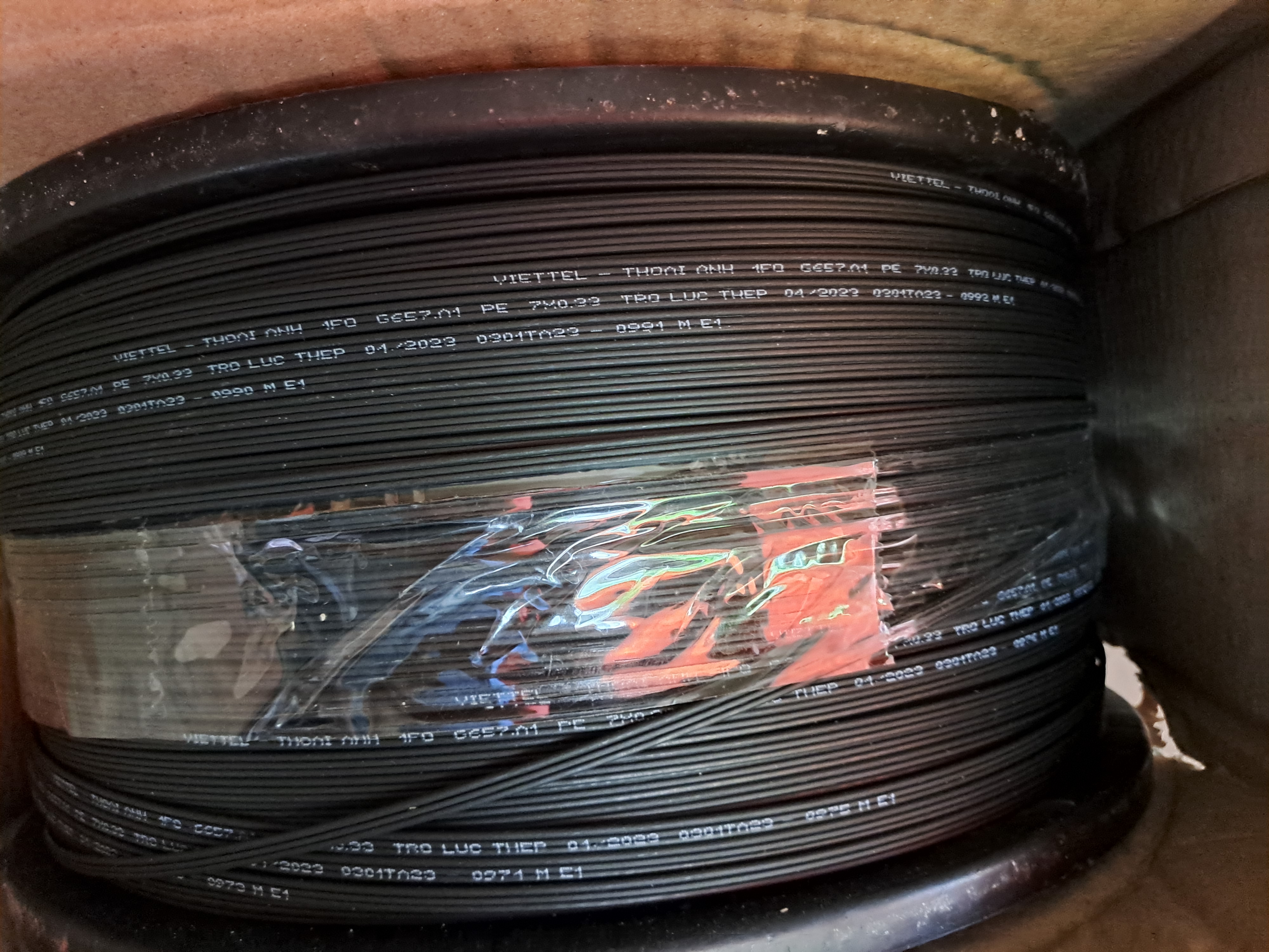 Cáp quang treo 1FO giá chưa vat