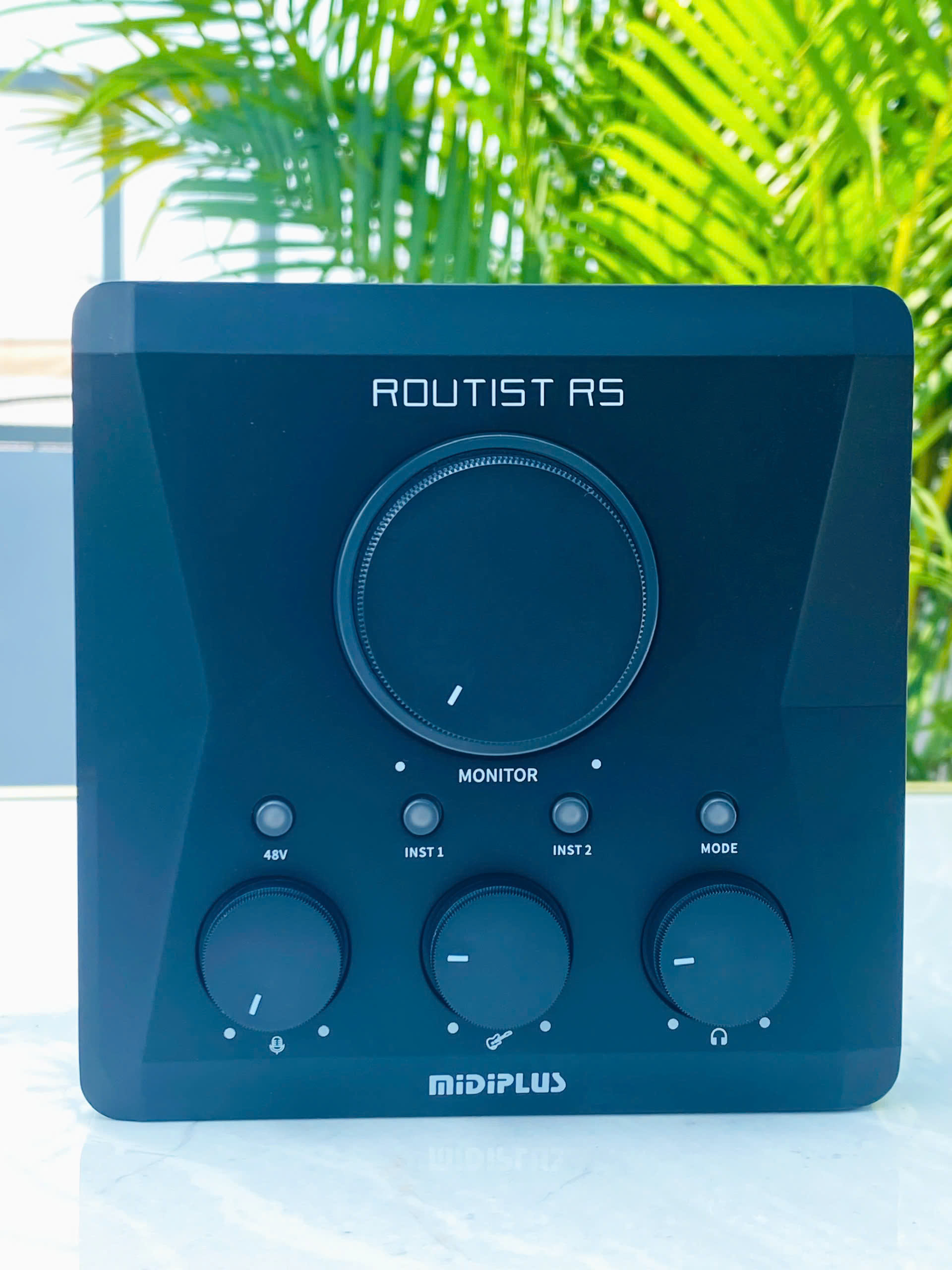 img Soundcard Chuyên Thu Âm Dùng Phần Mềm Livestream Chuyên Nghiệp Routist RS GEN II Tích Hợp Công Nghệ Xử Lý Âm Thanh, Hiệu Ứng Ánh Sáng RGB Hàng Cao Cấp Hàng Nhập Khẩu