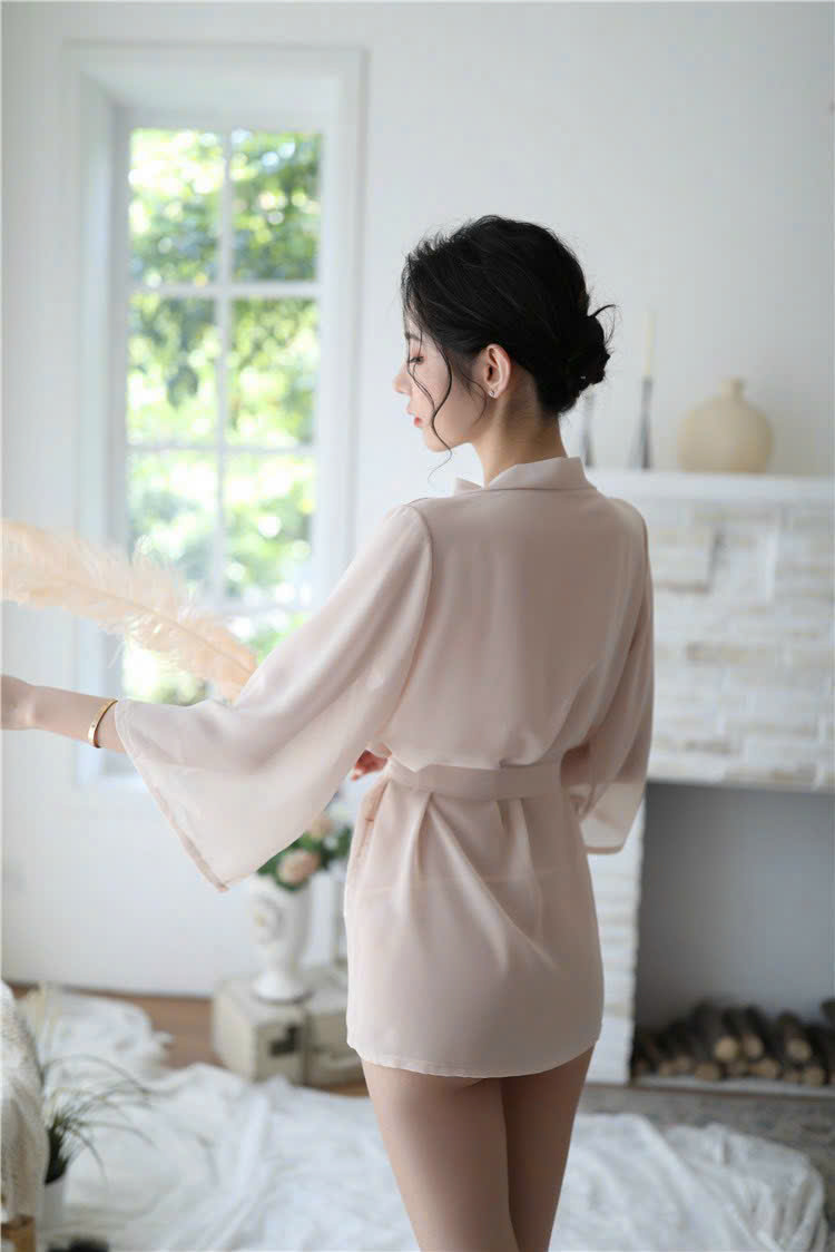 Áo Choàng Ren Lưới Sanny House Kèm Chip Xuyên Thấu