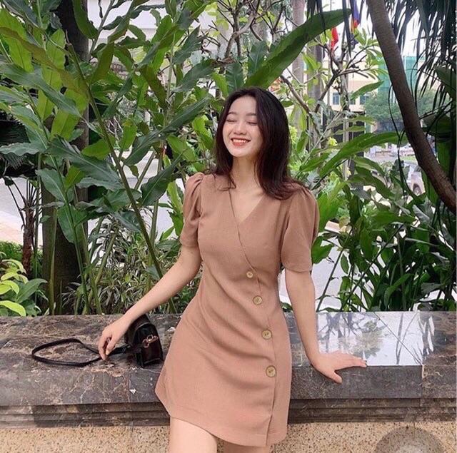Đầm cổ V nút xéo
