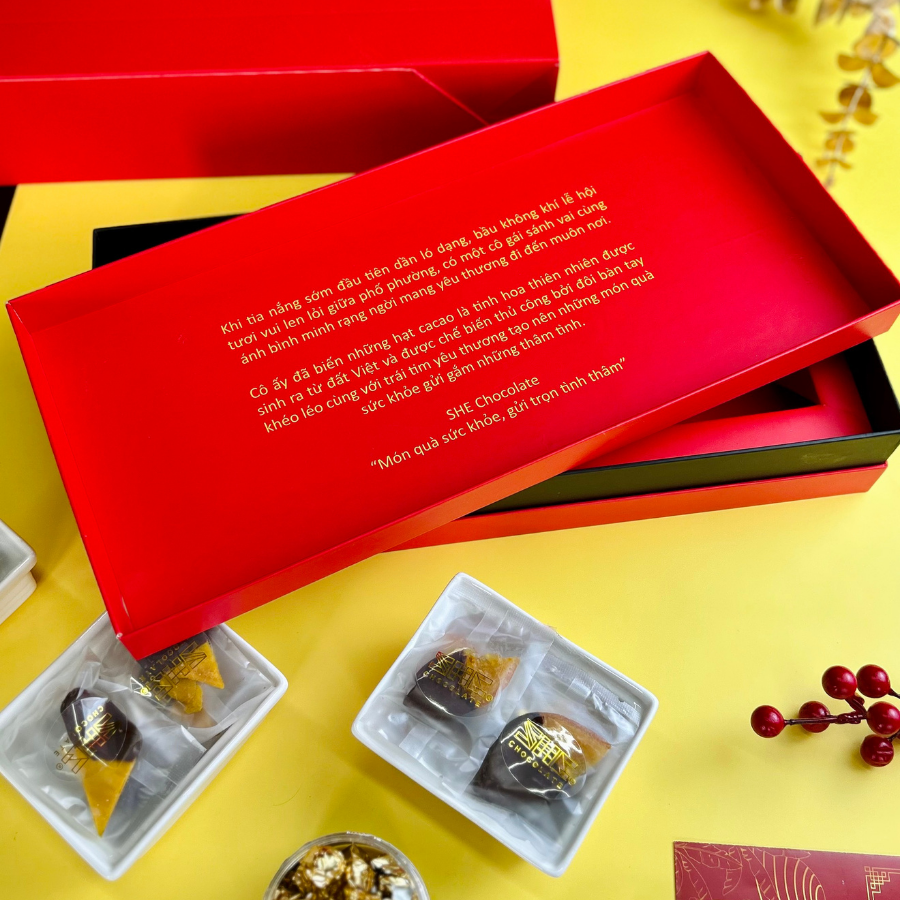 Bộ quà Trăng Cười Đỏ - 2 bánh trung thu socola - SHE Chocolate  - Quà tặng sức khỏe tặng người thân - Trung thu 2023