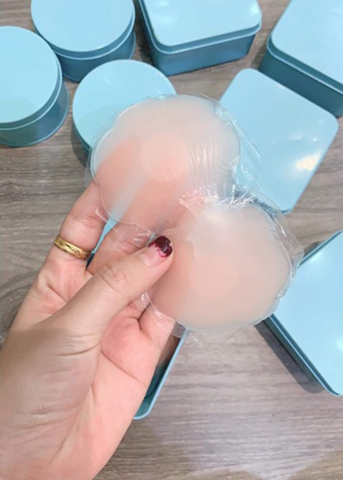 Hộp thiết 5 cặp miếng dán nhủ hoa silicon hoa mai