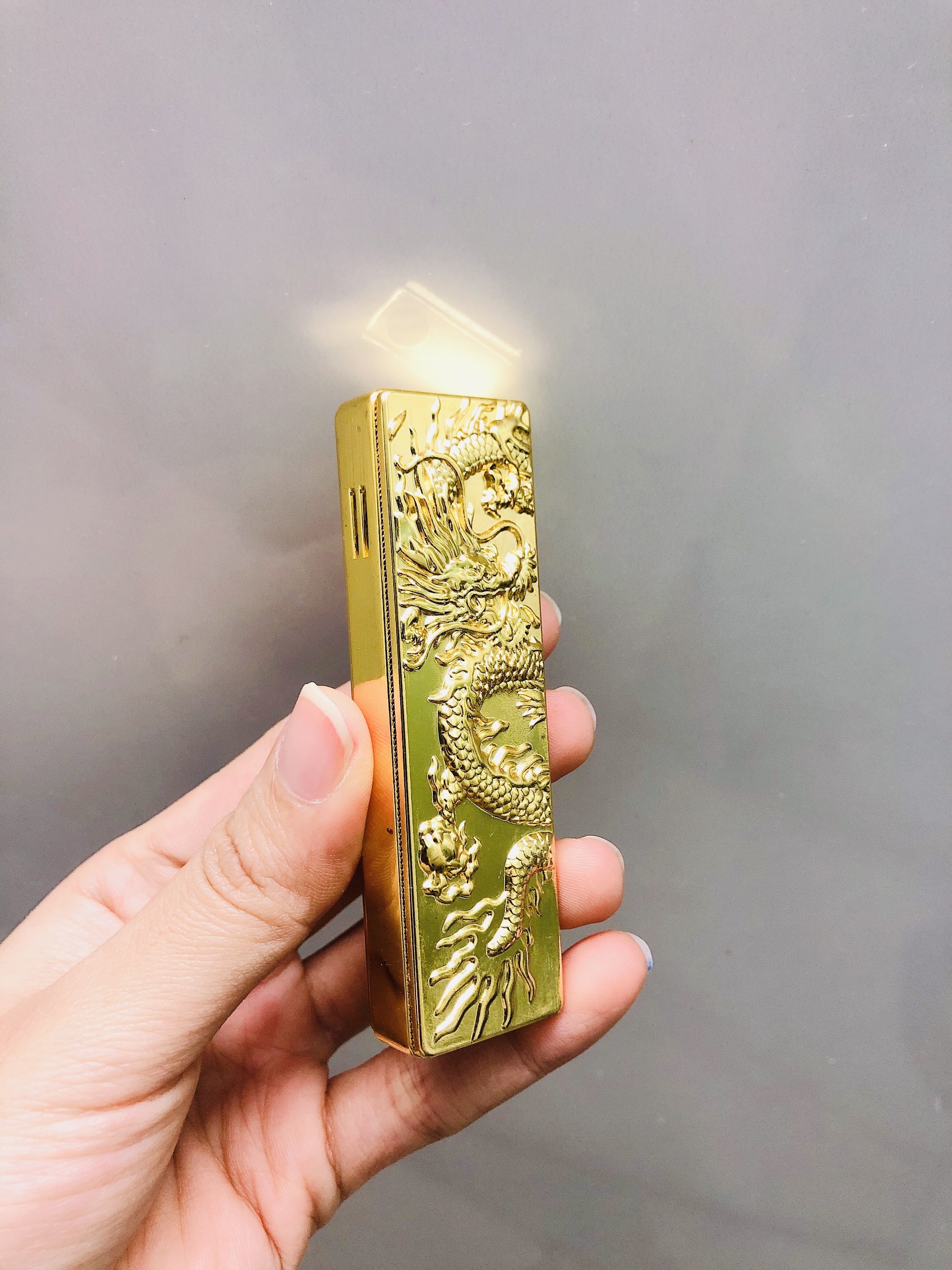 Hột quẹt bật lửa khè trượt hình rồng long vương kim loại nguyên khối - xài gas
