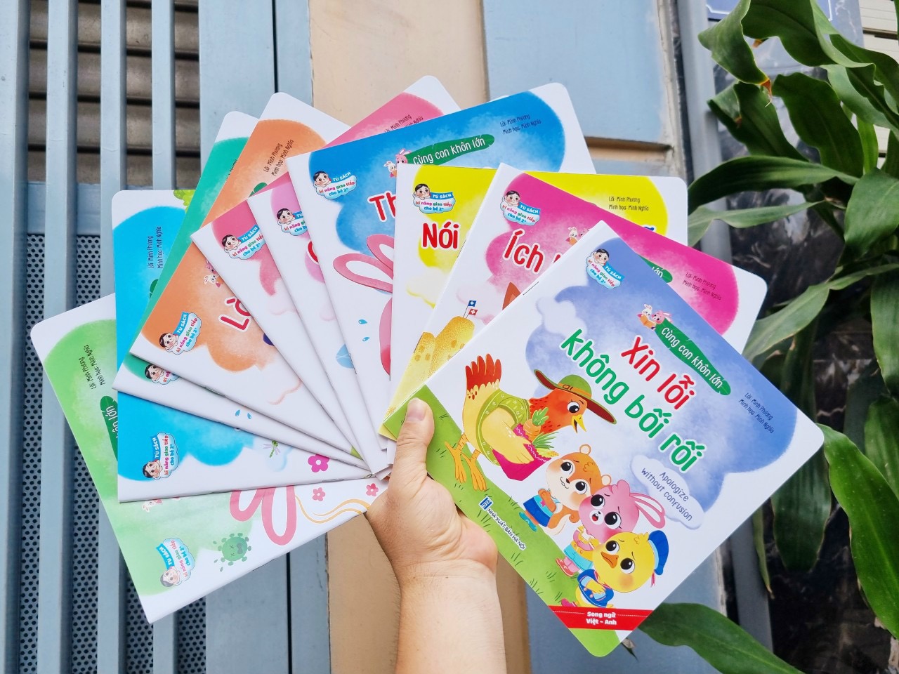 Bộ sách Kỹ năng sống Cùng con khôn lớn Song ngữ Anh Việt cho bé từ 0-6 tuổi (Kèm file nghe-Bộ 10 cuốn